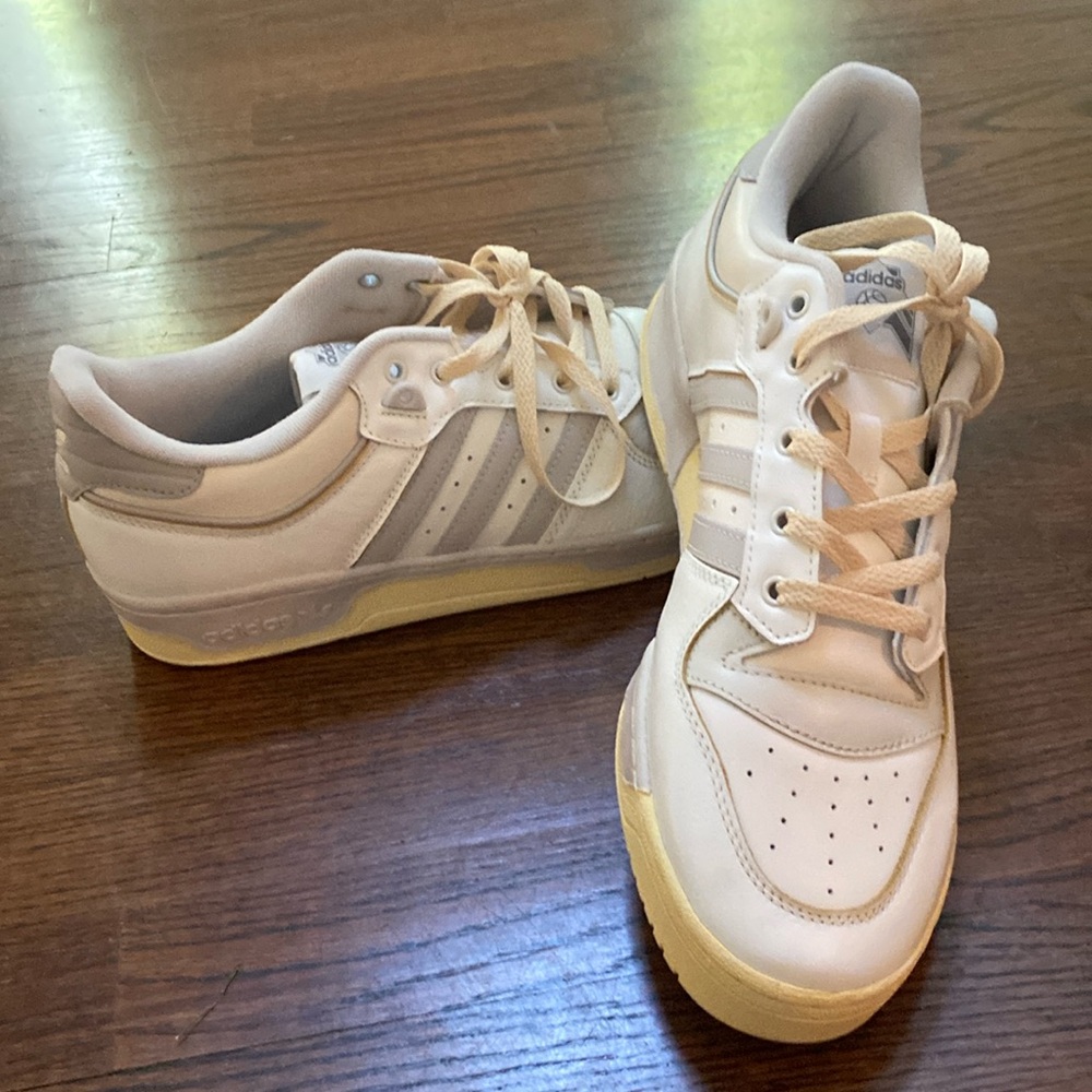 NWOT Adidas Originals Rivalry Men's Low Sneakers GZ2556 Grey White Size 11